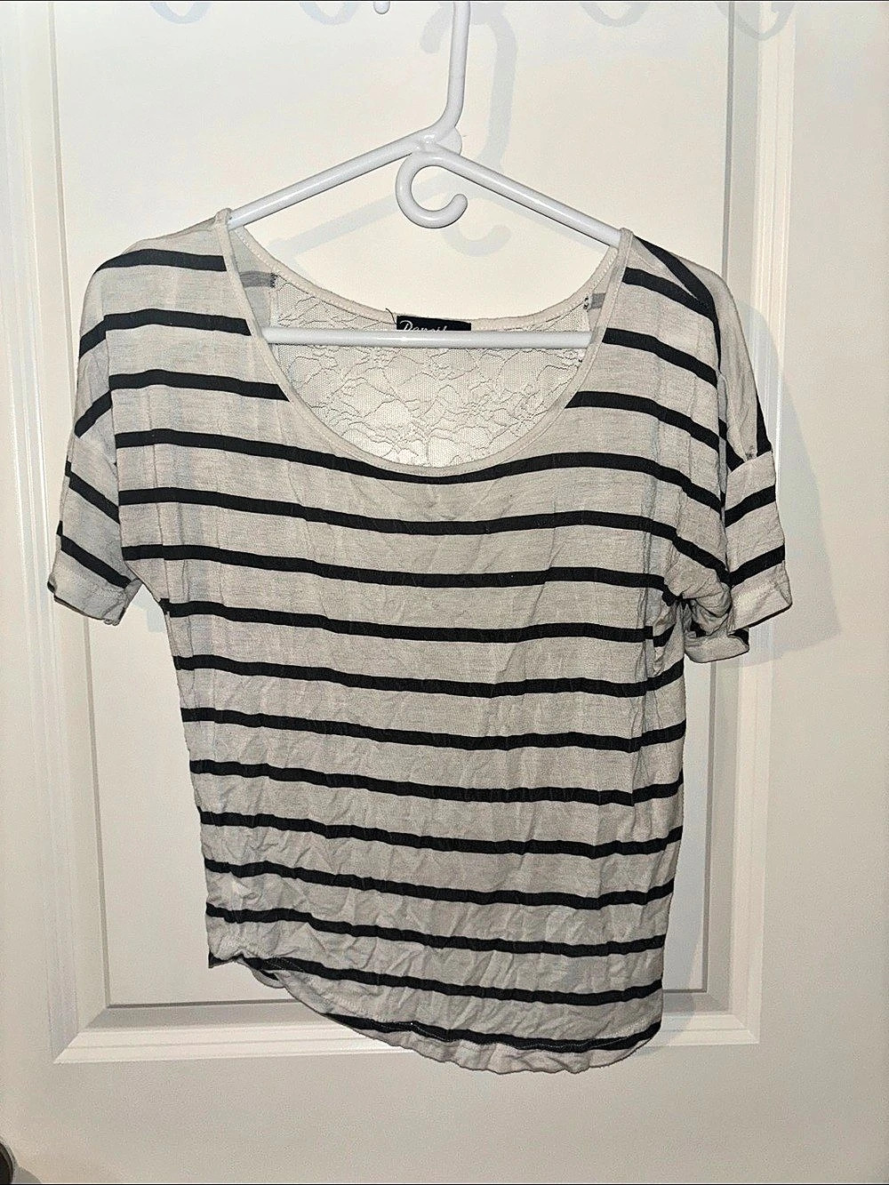 Pencils Striped Short Sleeve Top in Gray & Black Size Small